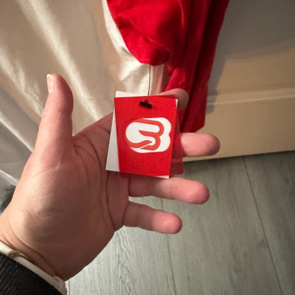 NWT CycleBar Red and White Baseball Tee size Large - Picture 3 of 5